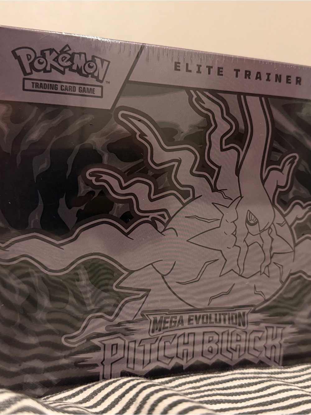 Pokemon Elite Trainer Box Mega Evolution Pitch Black - Black & Gray